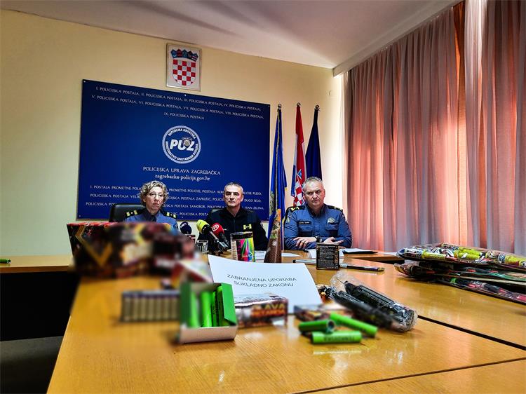 Slika /PU_ZG/slike/PUZ/2023/prosinac/MIR I DOBRO 2023/20231229_100842.jpg